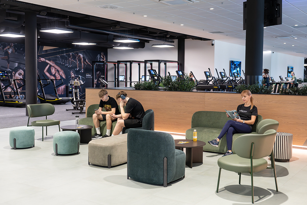 Lounge & Empfang Lounge & Empfang – BeoCenter Gym im BeoCenter Spiez